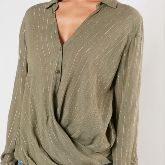 ❗️LAST❗️ Medium Metallic Thread Surplice Top - Picture 2 of 3